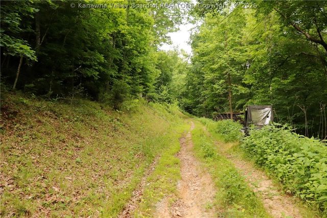 1849 Three Mile Road, Elkview, WV 25071