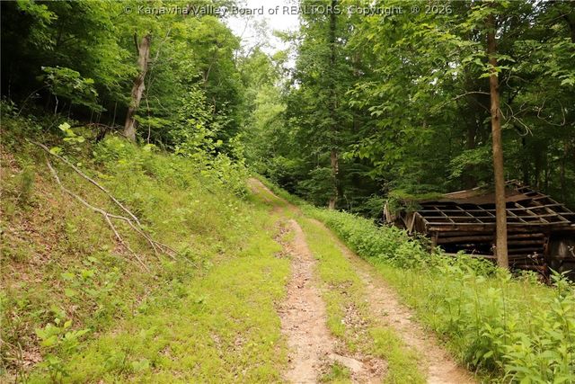 1849 Three Mile Road, Elkview, WV 25071
