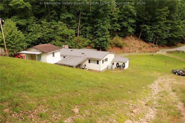 1849 Three Mile Road, Elkview, WV 25071