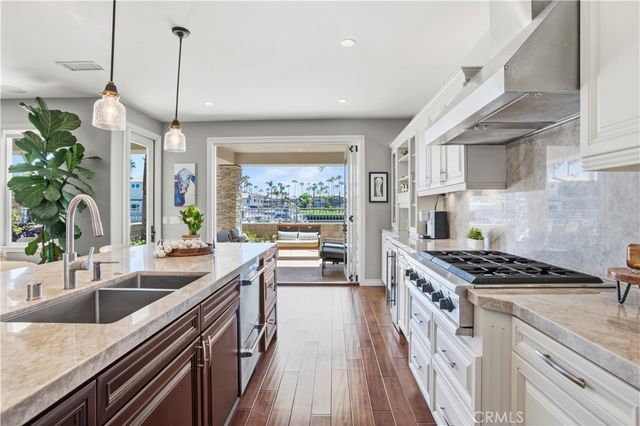 5950 Waterfront Place, Long Beach, CA 90803