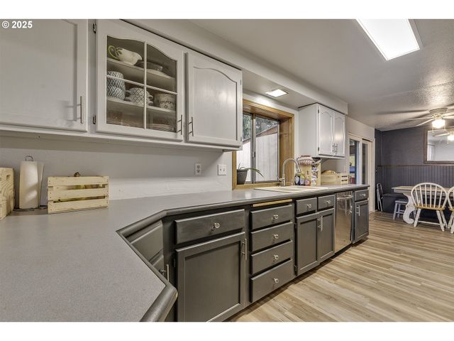 19820 Ne HASSALO Ct, Portland, OR 97230