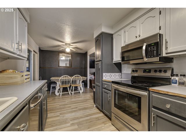 19820 Ne HASSALO Ct, Portland, OR 97230