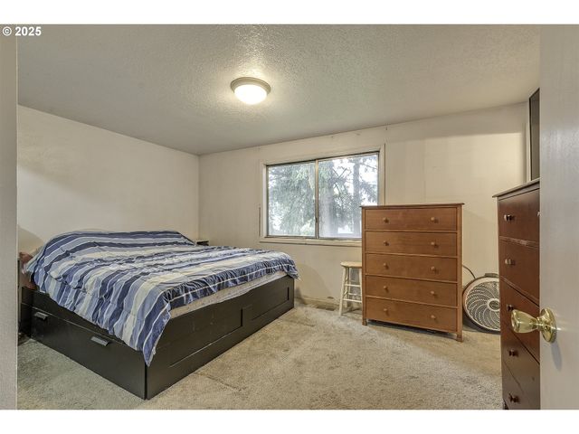 19820 Ne HASSALO Ct, Portland, OR 97230