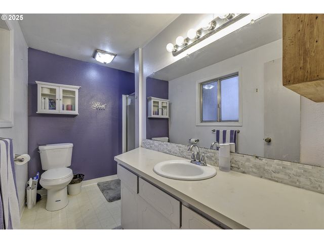 19820 Ne HASSALO Ct, Portland, OR 97230