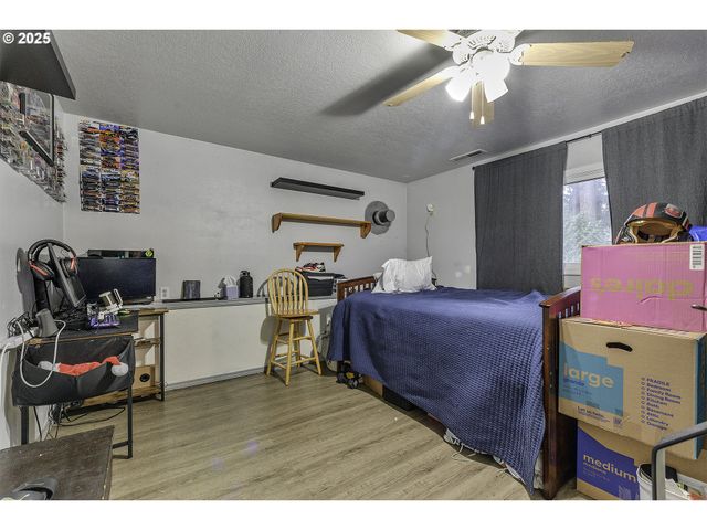 19820 Ne HASSALO Ct, Portland, OR 97230