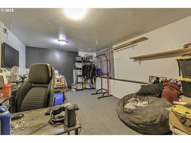 19820 Ne HASSALO Ct, Portland, OR 97230