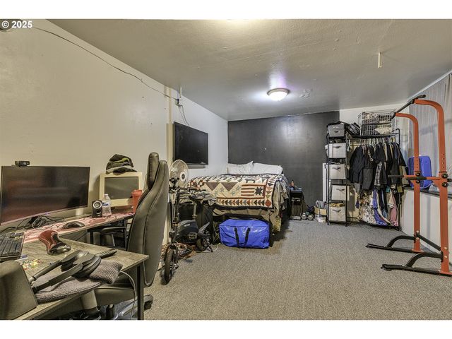 19820 Ne HASSALO Ct, Portland, OR 97230