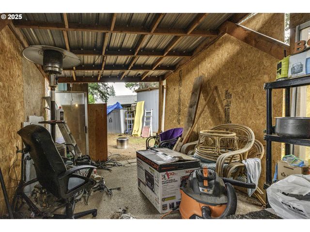 19820 Ne HASSALO Ct, Portland, OR 97230