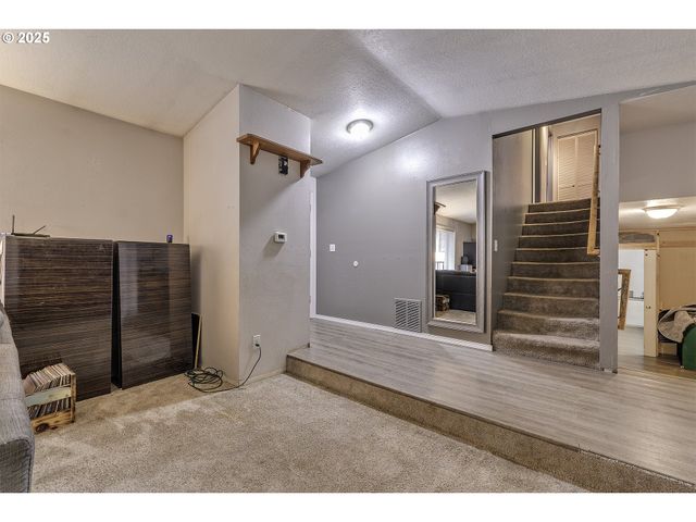 19820 Ne HASSALO Ct, Portland, OR 97230