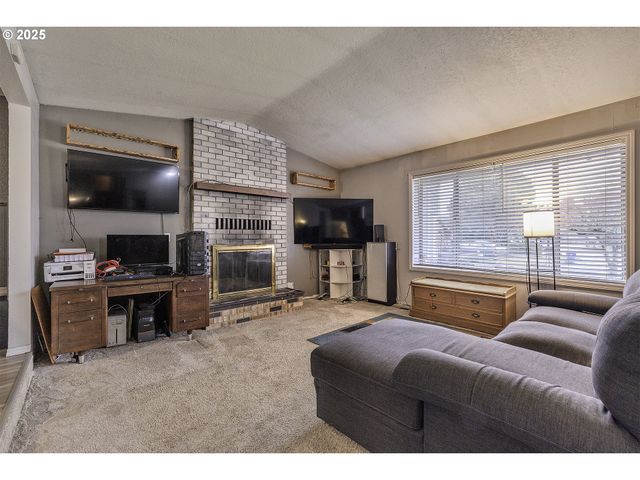 19820 Ne HASSALO Ct, Portland, OR 97230