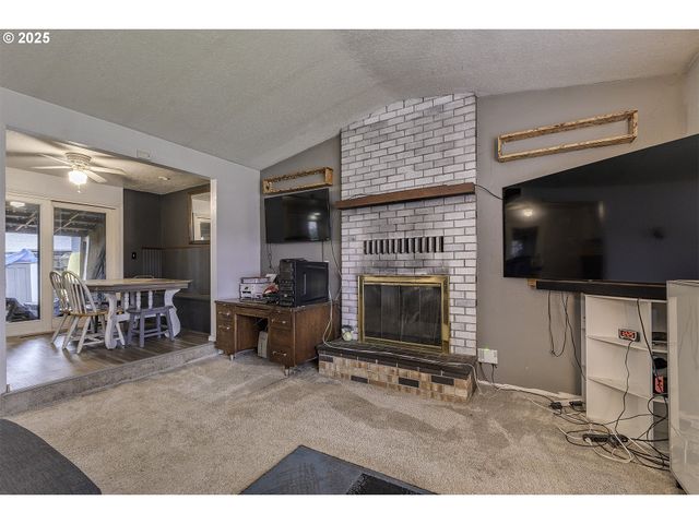 19820 Ne HASSALO Ct, Portland, OR 97230