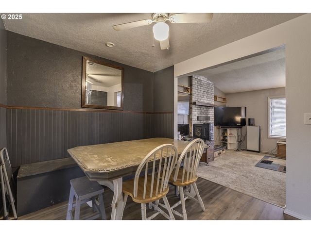 19820 Ne HASSALO Ct, Portland, OR 97230