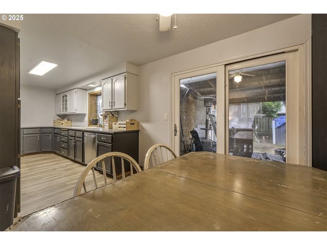 19820 Ne HASSALO Ct, Portland, OR 97230