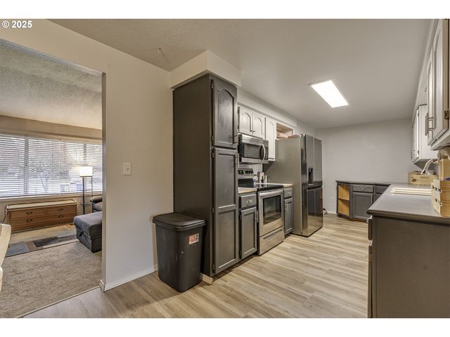 19820 Ne HASSALO Ct, Portland, OR 97230