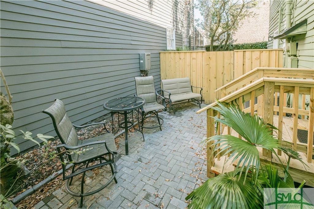 Image 37 of property listing at 117 - 119 Houston Street, Savannah, GA 31401