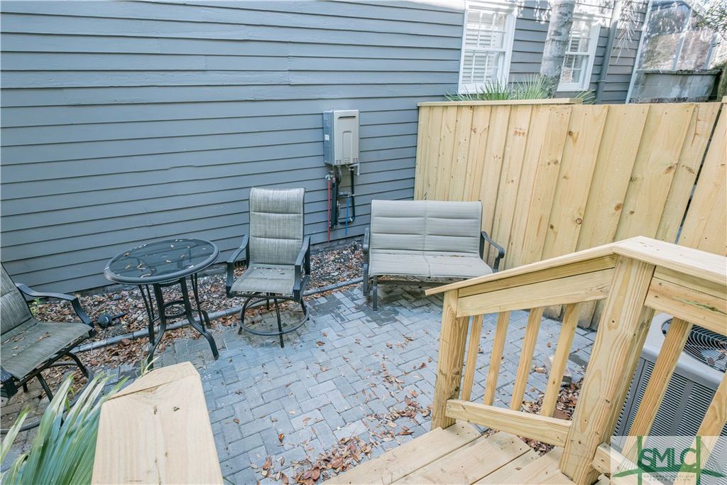 Image 38 of property listing at 117 - 119 Houston Street, Savannah, GA 31401