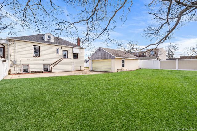 1517 10th Street, West Babylon, NY 11704