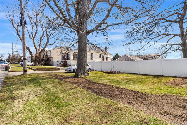1517 10th Street, West Babylon, NY 11704