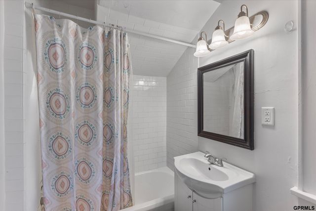 5112 S 20 Street, Omaha, NE 68107