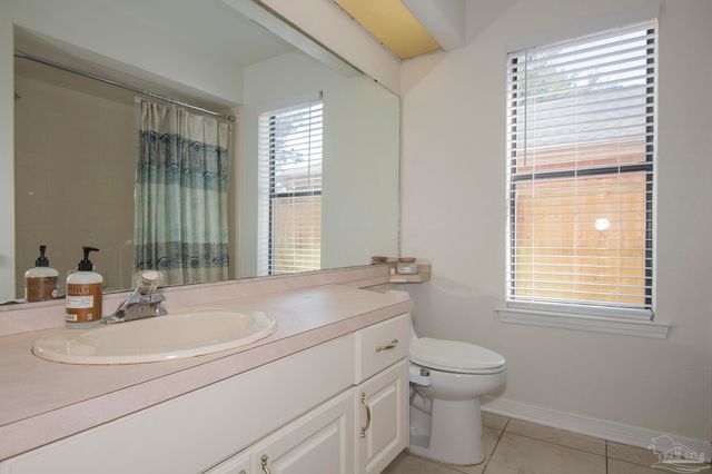 5130 Yesteroaks Cir, Pensacola, FL 32504