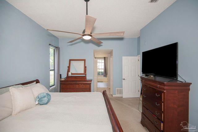 5130 Yesteroaks Cir, Pensacola, FL 32504