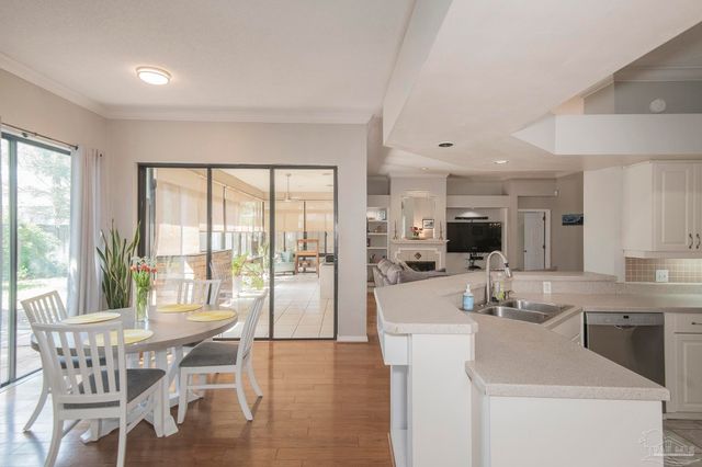 5130 Yesteroaks Cir, Pensacola, FL 32504