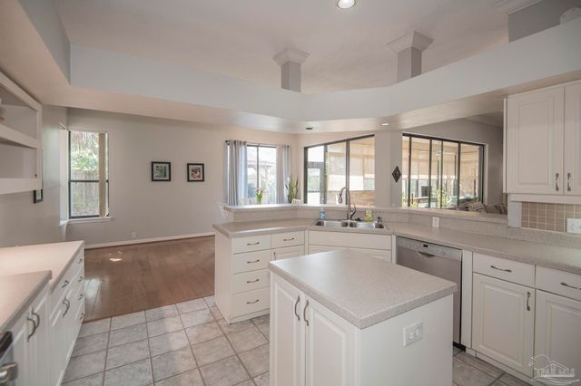 5130 Yesteroaks Cir, Pensacola, FL 32504