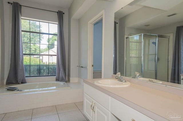 5130 Yesteroaks Cir, Pensacola, FL 32504