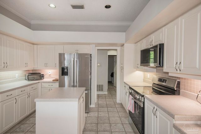 5130 Yesteroaks Cir, Pensacola, FL 32504