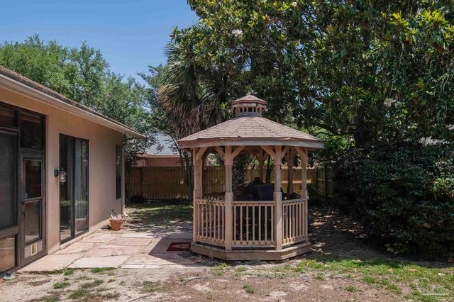 5130 Yesteroaks Cir, Pensacola, FL 32504