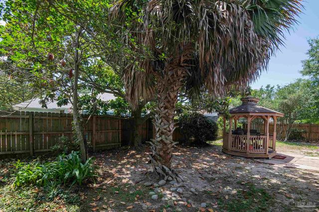 5130 Yesteroaks Cir, Pensacola, FL 32504