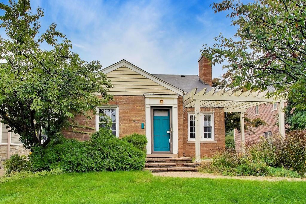 301 N CLINTON Avenue, Elmhurst, IL 60126 — exterior