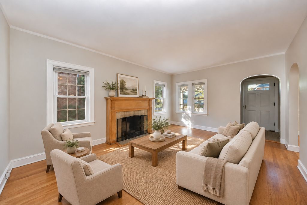 301 N CLINTON Avenue, Elmhurst, IL 60126 — photo 2
