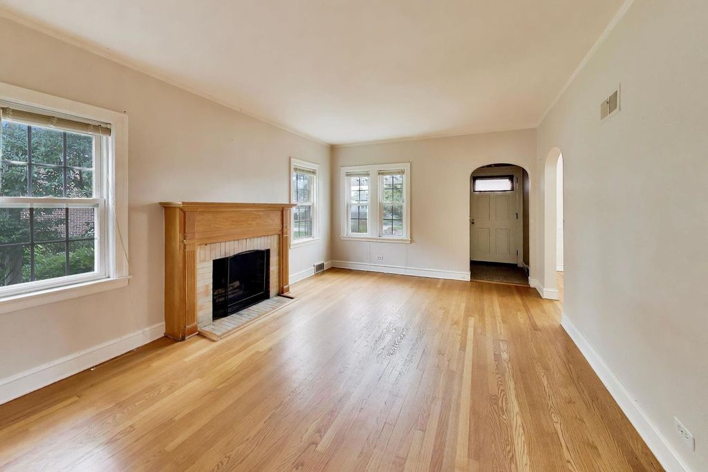 301 N CLINTON Avenue, Elmhurst, IL 60126 — photo 3