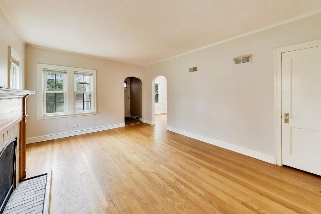 301 N CLINTON Avenue, Elmhurst, IL 60126 — photo 4