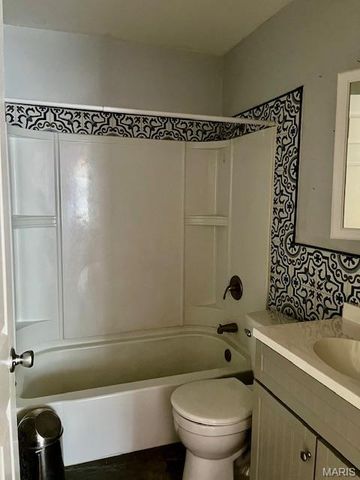 180 Chinon Drive, St Louis, MO 63129