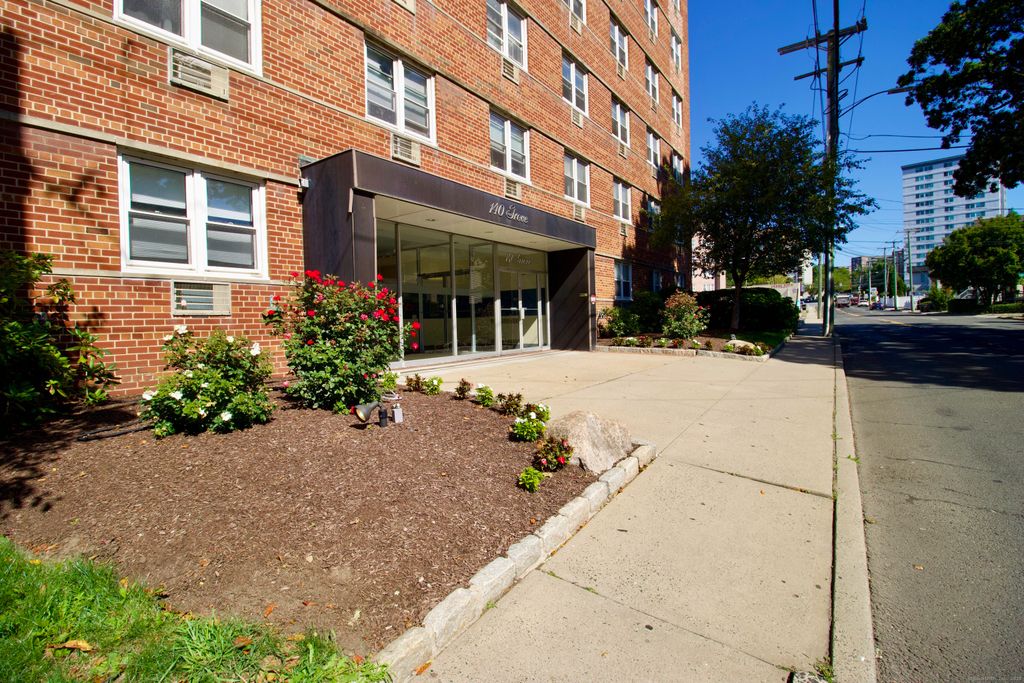 140 Grove Street APT 5F, Stamford, CT 06901