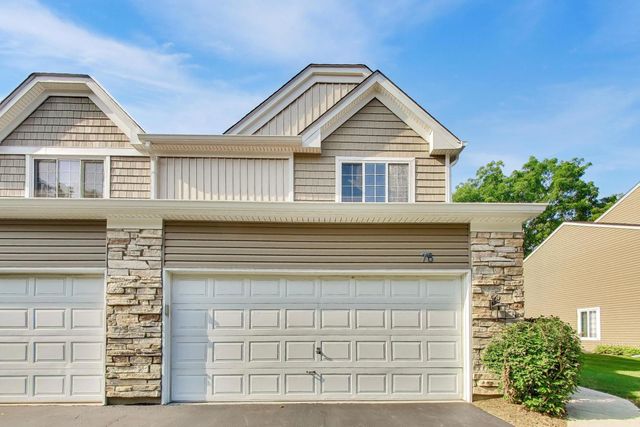 76 Cambridge Avenue 76, Streamwood, IL 60107