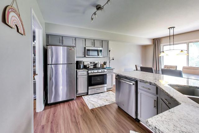 76 Cambridge Avenue 76, Streamwood, IL 60107