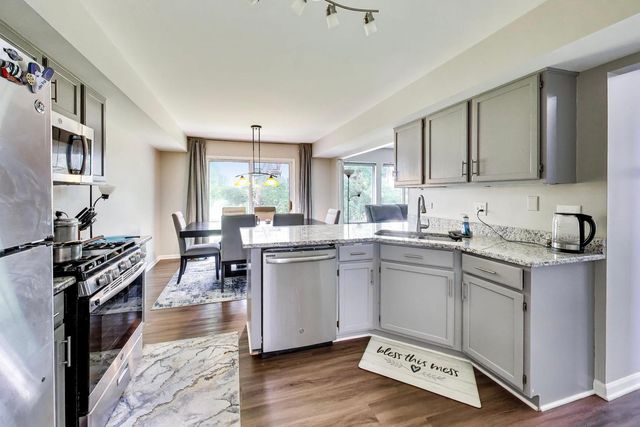 76 Cambridge Avenue 76, Streamwood, IL 60107