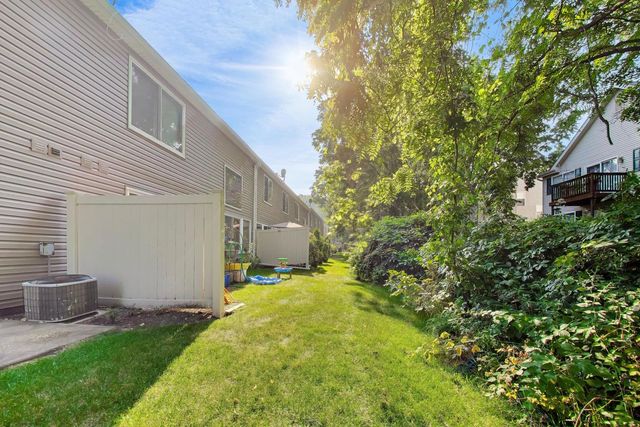 76 Cambridge Avenue 76, Streamwood, IL 60107