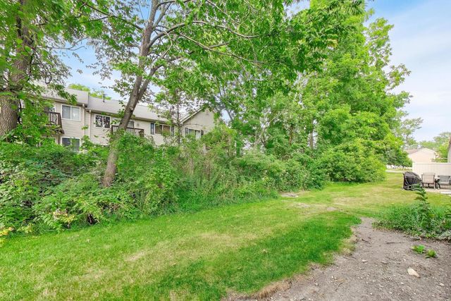 76 Cambridge Avenue 76, Streamwood, IL 60107