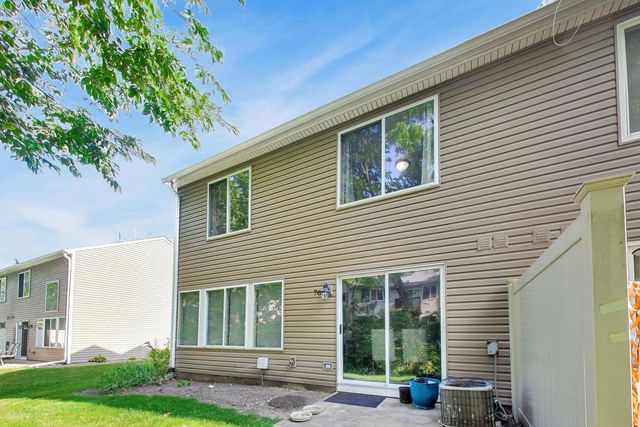 76 Cambridge Avenue 76, Streamwood, IL 60107