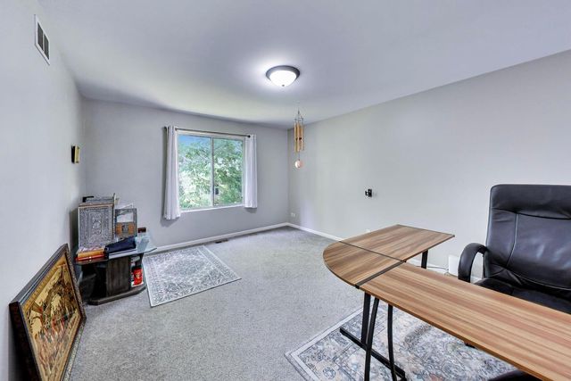 76 Cambridge Avenue 76, Streamwood, IL 60107
