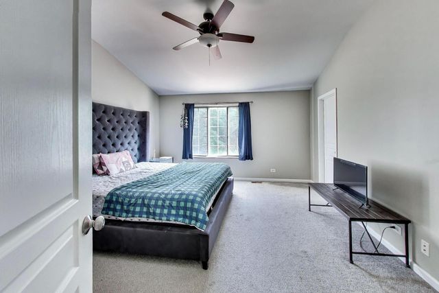 76 Cambridge Avenue 76, Streamwood, IL 60107
