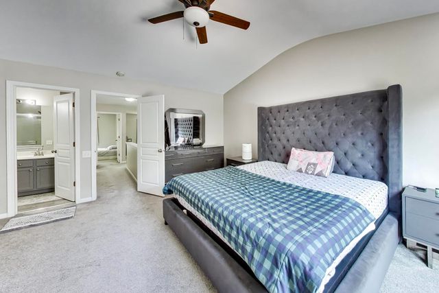 76 Cambridge Avenue 76, Streamwood, IL 60107