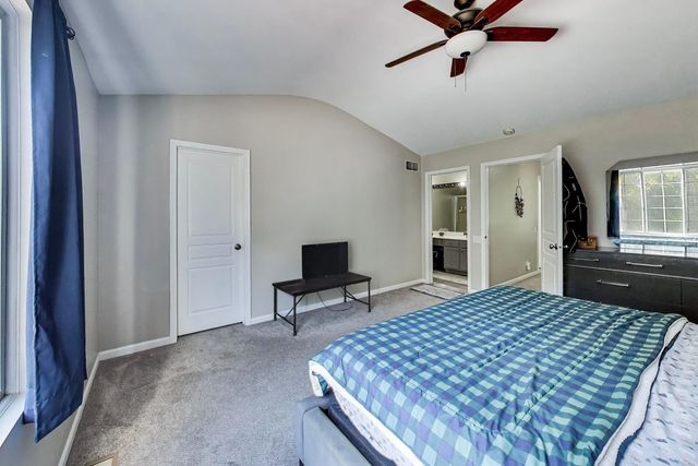 76 Cambridge Avenue 76, Streamwood, IL 60107