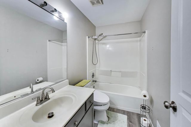 76 Cambridge Avenue 76, Streamwood, IL 60107