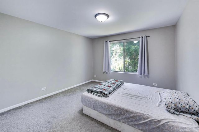 76 Cambridge Avenue 76, Streamwood, IL 60107