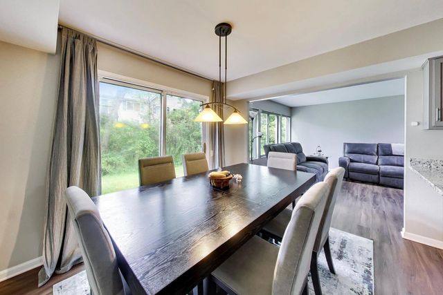 76 Cambridge Avenue 76, Streamwood, IL 60107